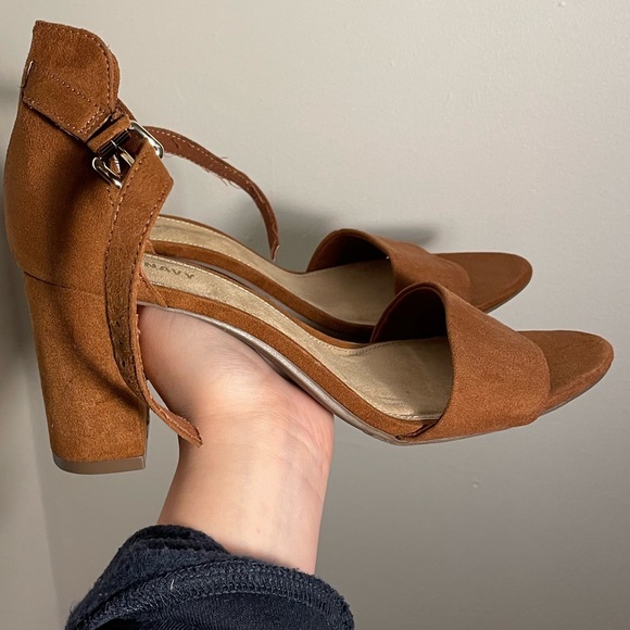 Old navy heels - Picture 3 of 4